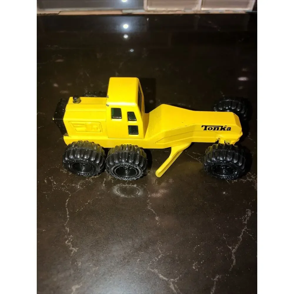 vintage Tonka Corp. Mini Tractor Toy Kids Tonka Tractors dump truck‎ Lot Of 3